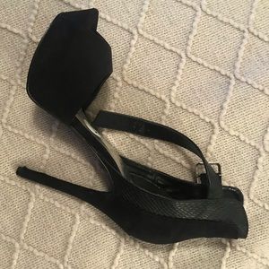 Ankle strapped Stilettos heels in black.